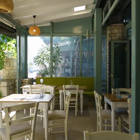 Rouda Bay 3* Mikros Gialos