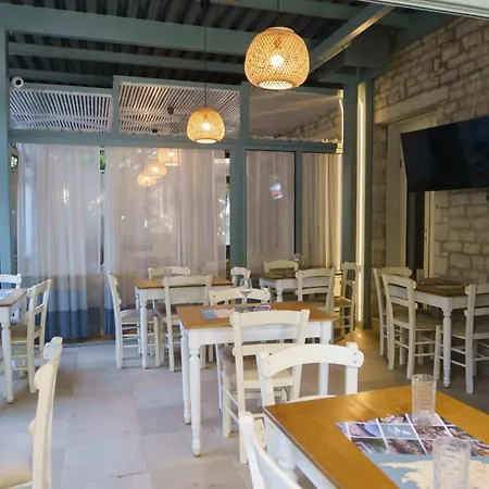 Rouda Bay 3* Mikros Gialos