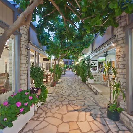 Rouda Bay 3* Mikros Gialos