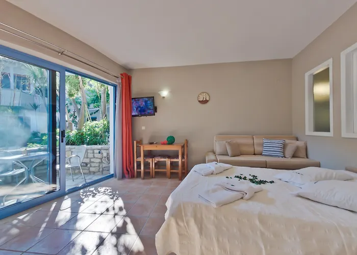 Rouda Bay Mikros Gialos